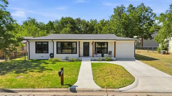 915 W Bridge Street, Granbury, TX 76048