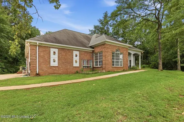 1521 Lake Mimosa Drive, Raymond, MS 39154