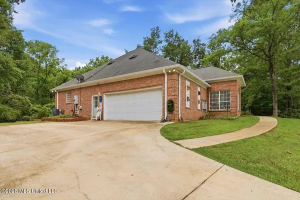 1521 Lake Mimosa Drive, Raymond, MS 39154