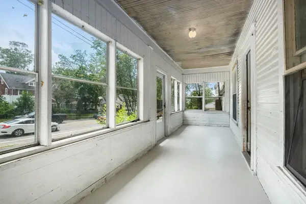 863 Burton SE Street, Grand Rapids, MI 49507