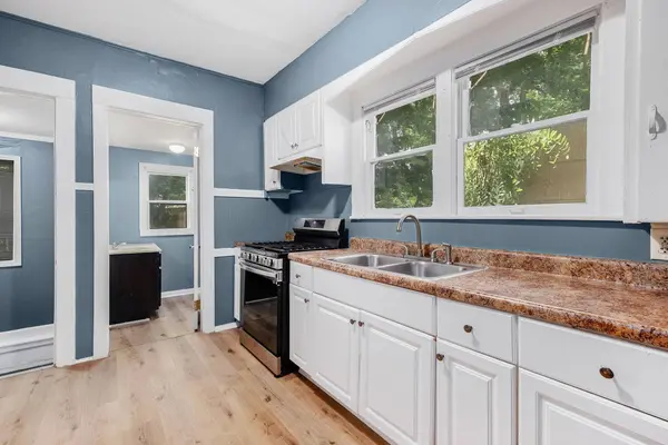 863 Burton SE Street, Grand Rapids, MI 49507