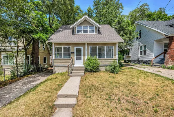 863 Burton SE Street, Grand Rapids, MI 49507