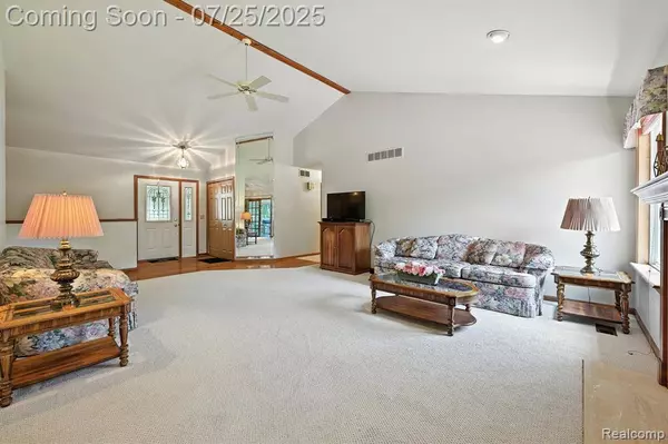 593 Layman Creek Circle, Grand Blanc, MI 48439