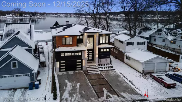 13281 Haddon ST, Fenton, MI 48430