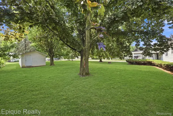 2083 Holly Tree DR, Davison Township, MI 48423