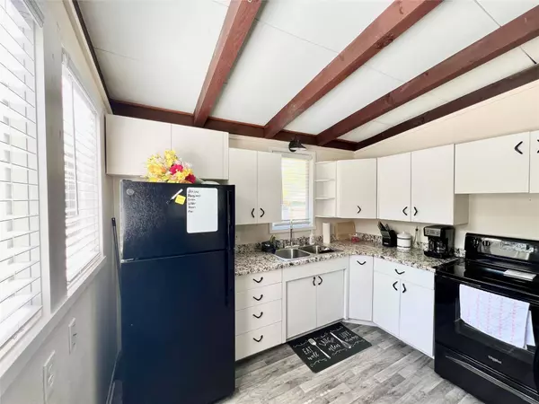 2216 Lay Street, Des Moines, IA 50317