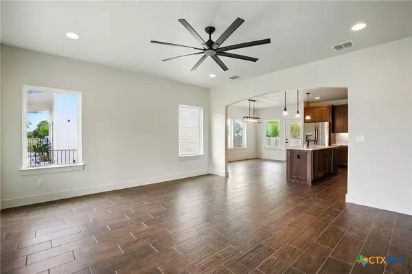 182 W Torrey ST, New Braunfels, TX 78130