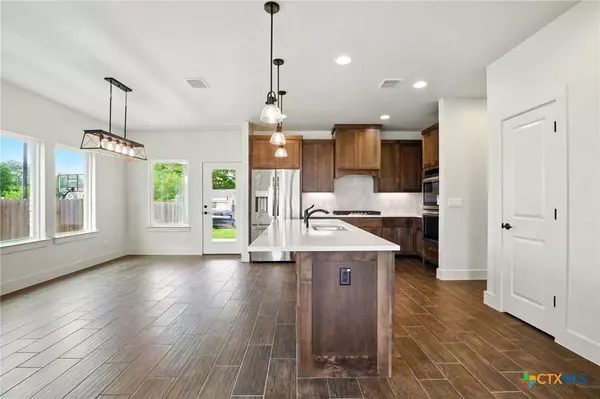 182 W Torrey ST, New Braunfels, TX 78130