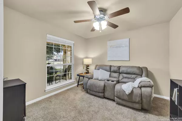 945 Lauren, New Braunfels, TX 78130