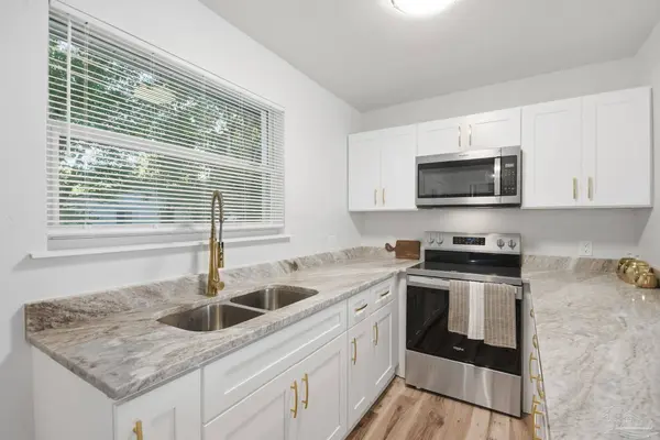 522 S Edgewood Cir, Pensacola, FL 32507