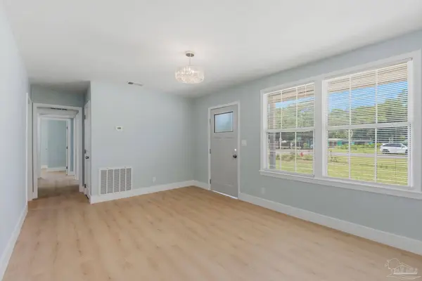 525 Pelham Rd, Pensacola, FL 32507