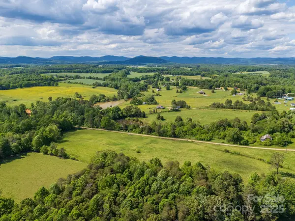 191 Bluebird DR, Hiddenite, NC 28636