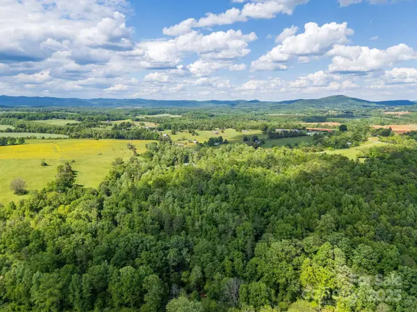 191 Bluebird DR, Hiddenite, NC 28636