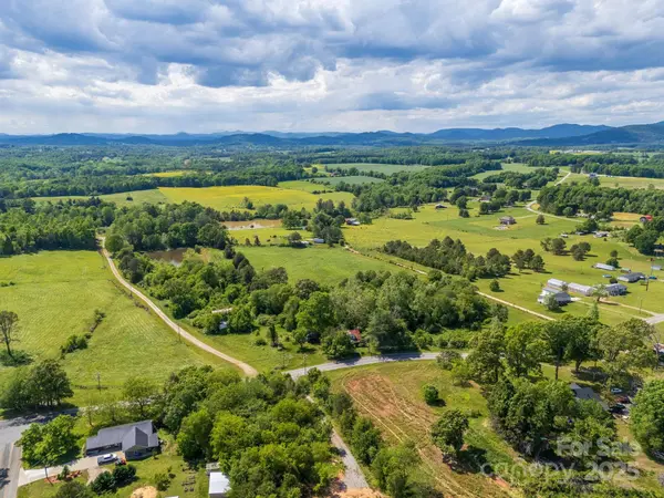 191 Bluebird DR, Hiddenite, NC 28636