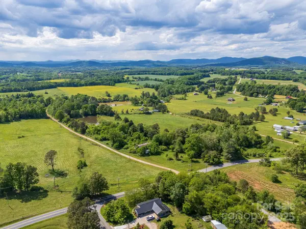 191 Bluebird DR, Hiddenite, NC 28636