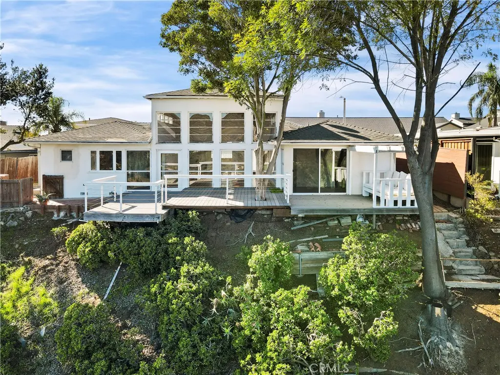 7027 Macapa Dr, Los Angeles, CA 90068-2001