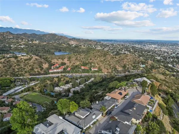 7027 Macapa Dr, Los Angeles, CA 90068-2001