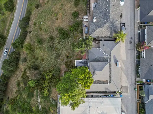 7027 Macapa Dr, Los Angeles, CA 90068-2001