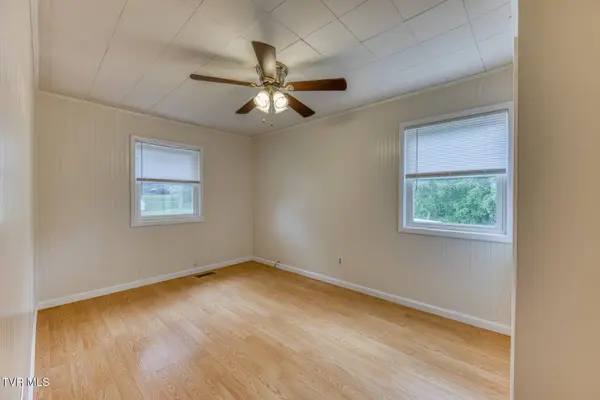 110 Hemlock LN, Bristol, TN 37620