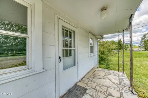 110 Hemlock LN, Bristol, TN 37620