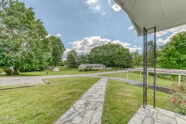110 Hemlock LN, Bristol, TN 37620