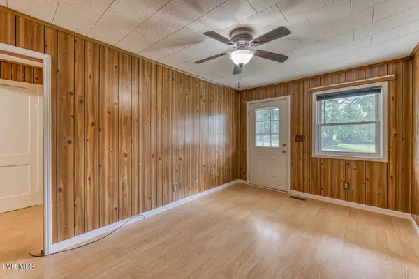 110 Hemlock LN, Bristol, TN 37620