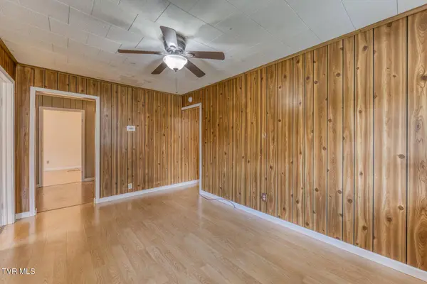 110 Hemlock LN, Bristol, TN 37620