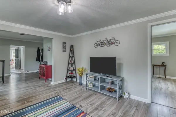 105 Crossway RD, Bristol, VA 24201