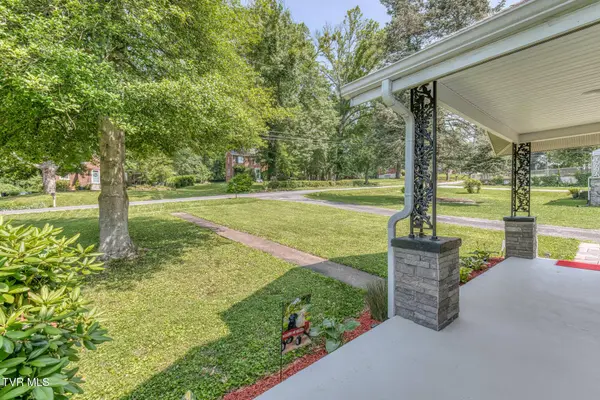 105 Crossway RD, Bristol, VA 24201