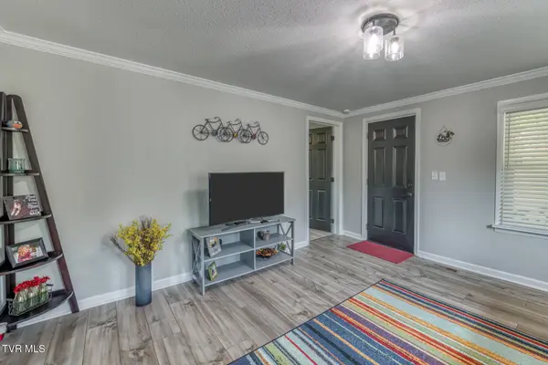 105 Crossway RD, Bristol, VA 24201