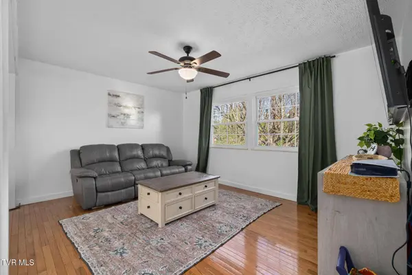 524 Mountain View DR, Piney Flats, TN 37686