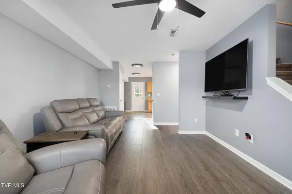 568 Gray Station RD #Apt 3, Johnson City, TN 37615