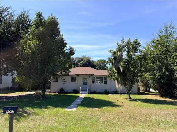 3207 Woodlawn DR