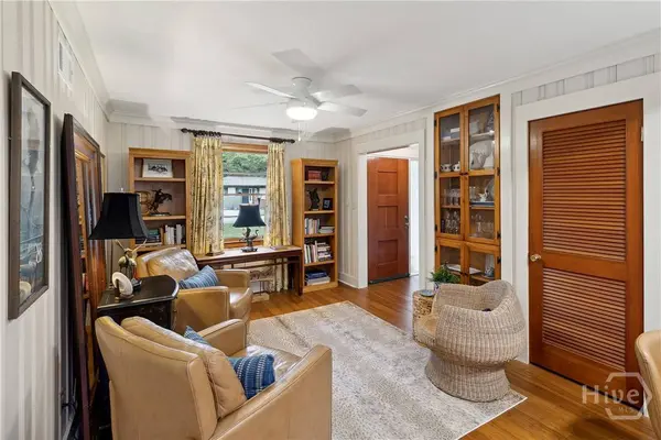 32 Romney PL, Savannah, GA 31406