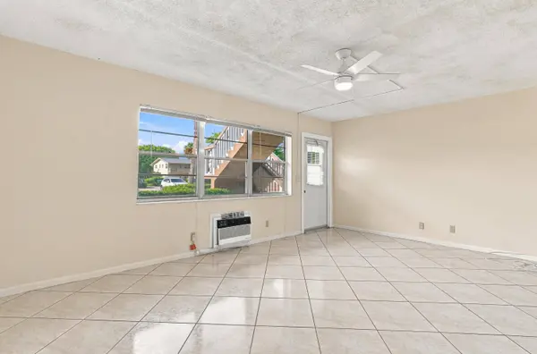 98 Norwich E, West Palm Beach, FL 33417