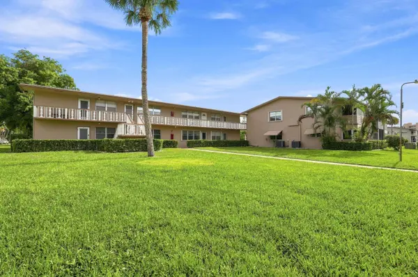 98 Norwich E, West Palm Beach, FL 33417