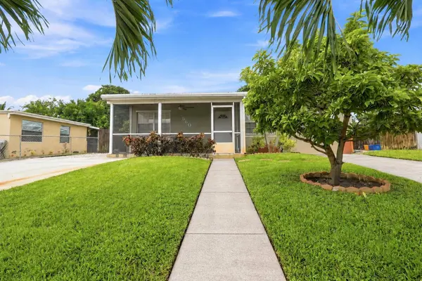 560 Seagrape RD, Lantana, FL 33462