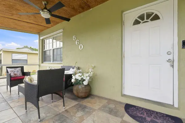 560 Seagrape RD, Lantana, FL 33462