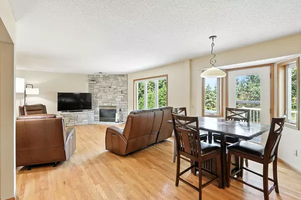 1784 Valley Ridge PL, Chanhassen, MN 55317