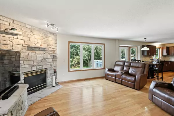 1784 Valley Ridge PL, Chanhassen, MN 55317