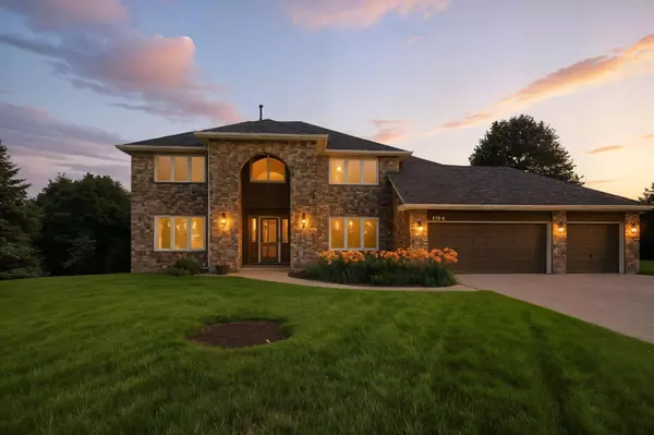 1784 Valley Ridge PL, Chanhassen, MN 55317