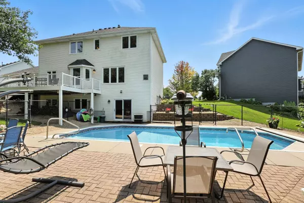 1784 Valley Ridge PL, Chanhassen, MN 55317