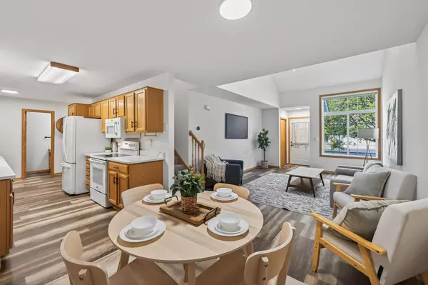 9926 Hamlet CT S, Cottage Grove, MN 55016