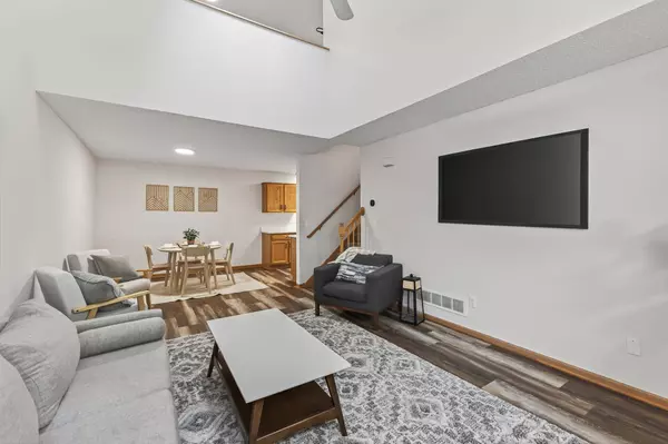 9926 Hamlet CT S, Cottage Grove, MN 55016