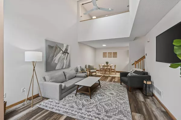 9926 Hamlet CT S, Cottage Grove, MN 55016