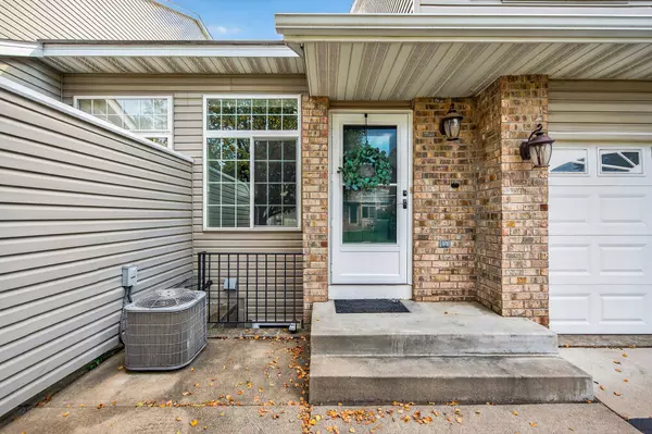 9926 Hamlet CT S, Cottage Grove, MN 55016