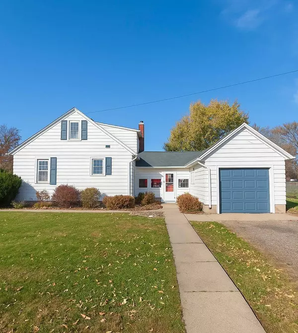 925 S Prairie ST, Lake City, MN 55041