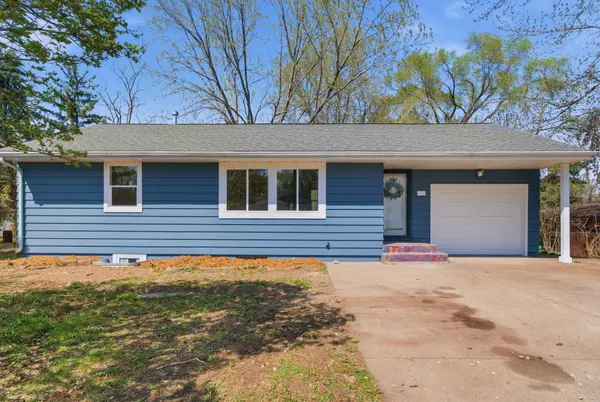878 Jefferson ST, Prescott, WI 54021