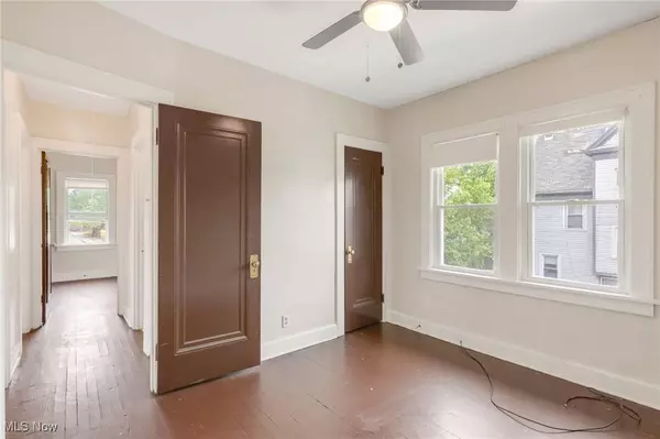 7818 Myron AVE, Cleveland, OH 44103