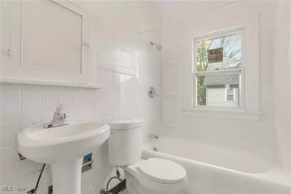 7818 Myron AVE, Cleveland, OH 44103